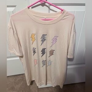 SHEIN Cream Lightning Bolt Kids Tee